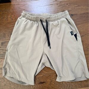 UNRL MENS Stride shorts.   Sz small